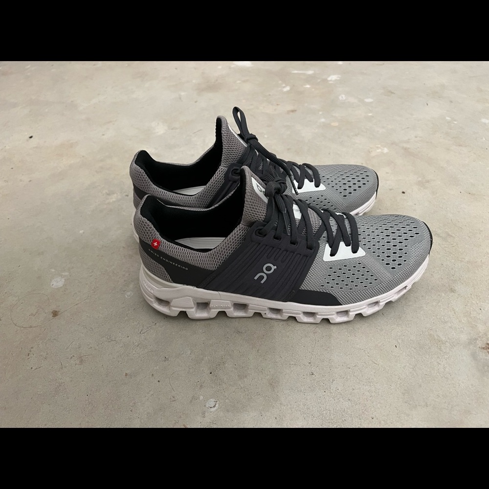 On Cloudswift Women’s size 8